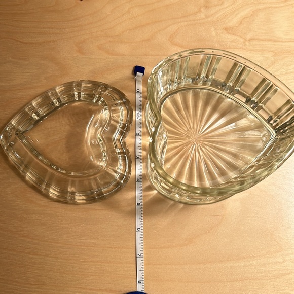 Beautiful Vintage Glass Heart Shaped Candy Dish - Picture 6 of 7